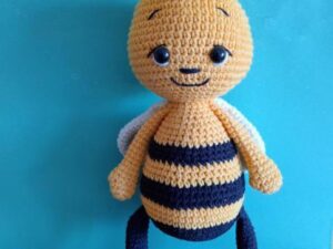 Knit bee